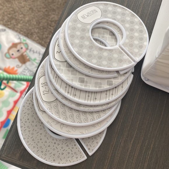 Newborn to toddler closet organizing - Picture 3 of 4